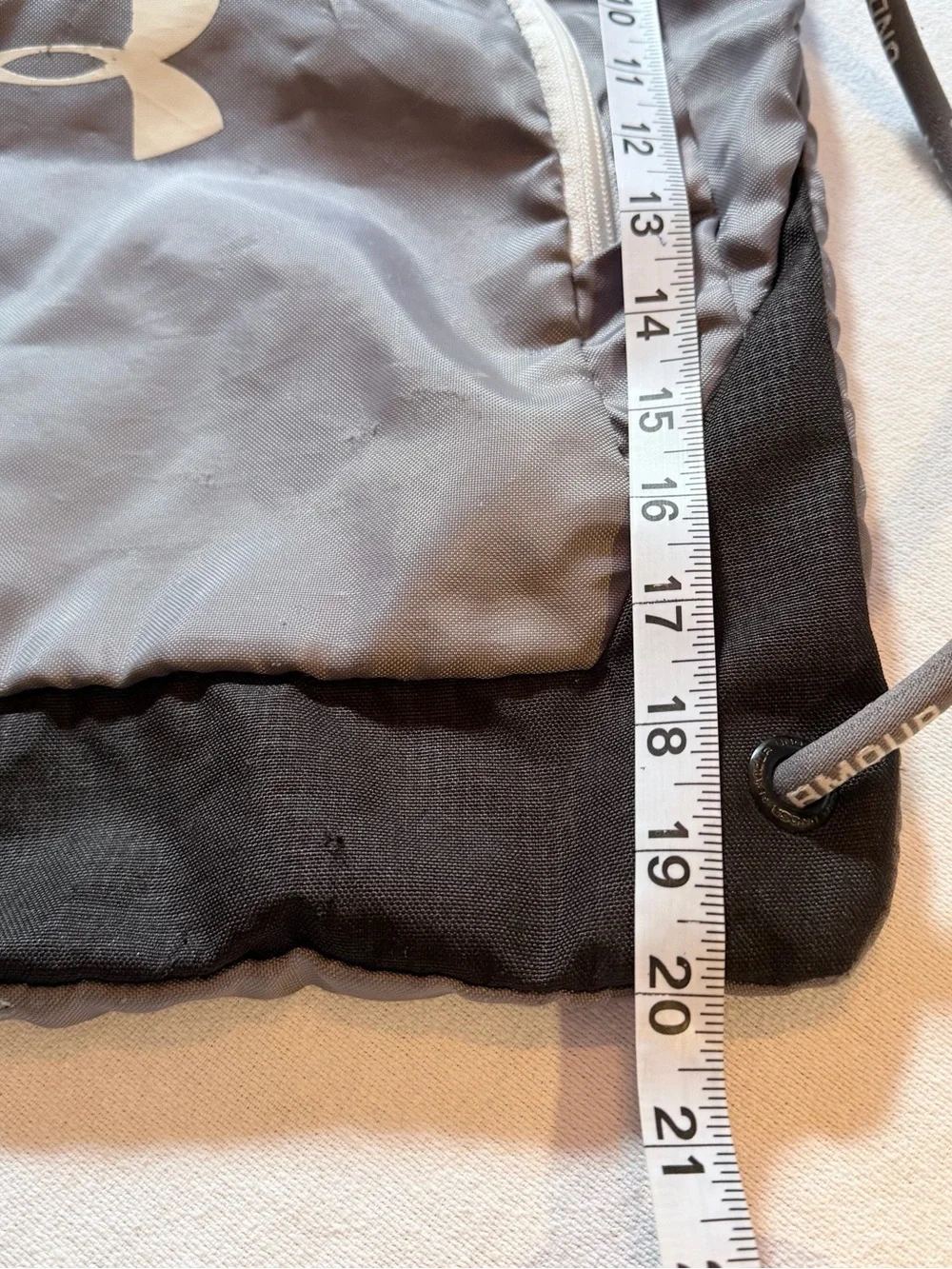 Under Armour Sackpack Drawstring Gym Bag 15L Zip Pocket Gray/Black Medium